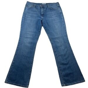 Levi's 515 Jeans Boot‎ Cut women's jeans, size 14 M, medium wash blue